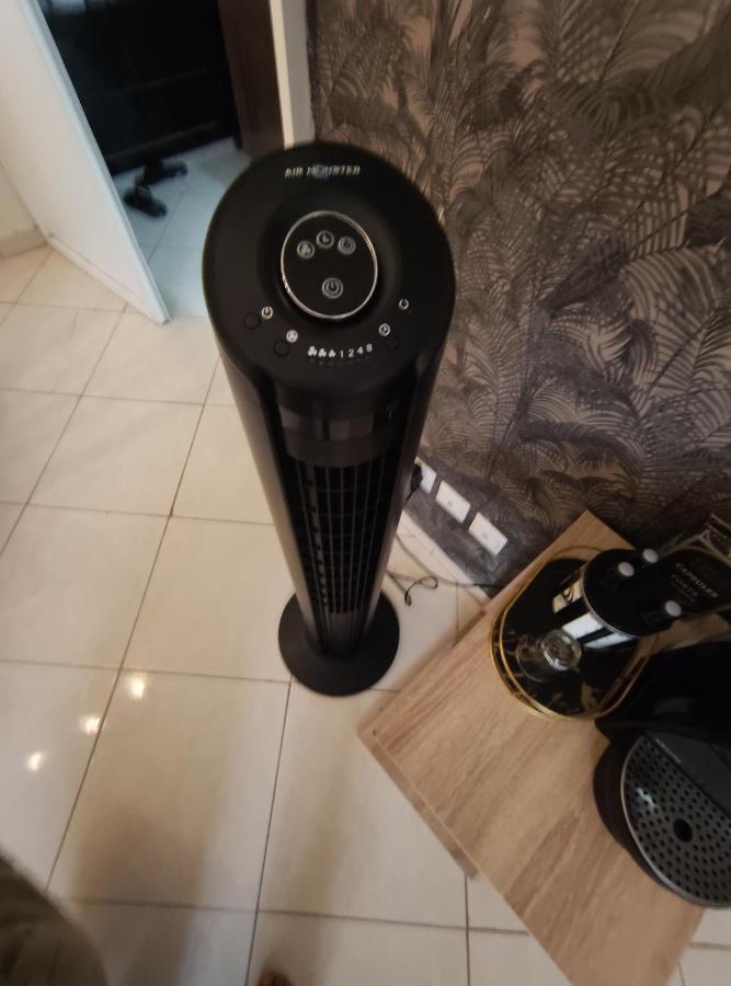 Superbe Au Rez-de-chaussée Avec Clim Mobile,parking Et Wifi Gratuit * Casa Blanca