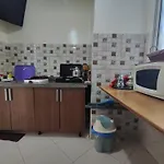 Beautiful Ground-Floor Apartment With Portable Air Conditioning, Parking, And Free Wi-Fi