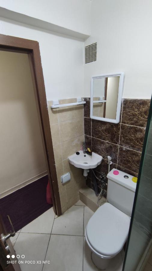Beautiful Ground-floor With Portable Air Conditioning, Parking, And Free Wi-fi Apartment *