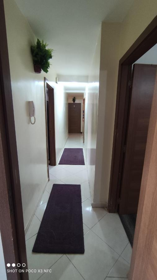 Beautiful Ground-floor With Portable Air Conditioning, Parking, And Free Wi-fi Apartment *
