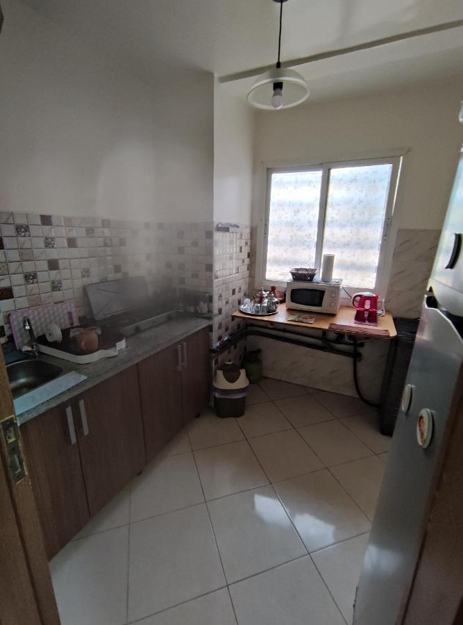 Beautiful Ground-floor With Portable Air Conditioning, Parking, And Free Wi-fi Apartment *