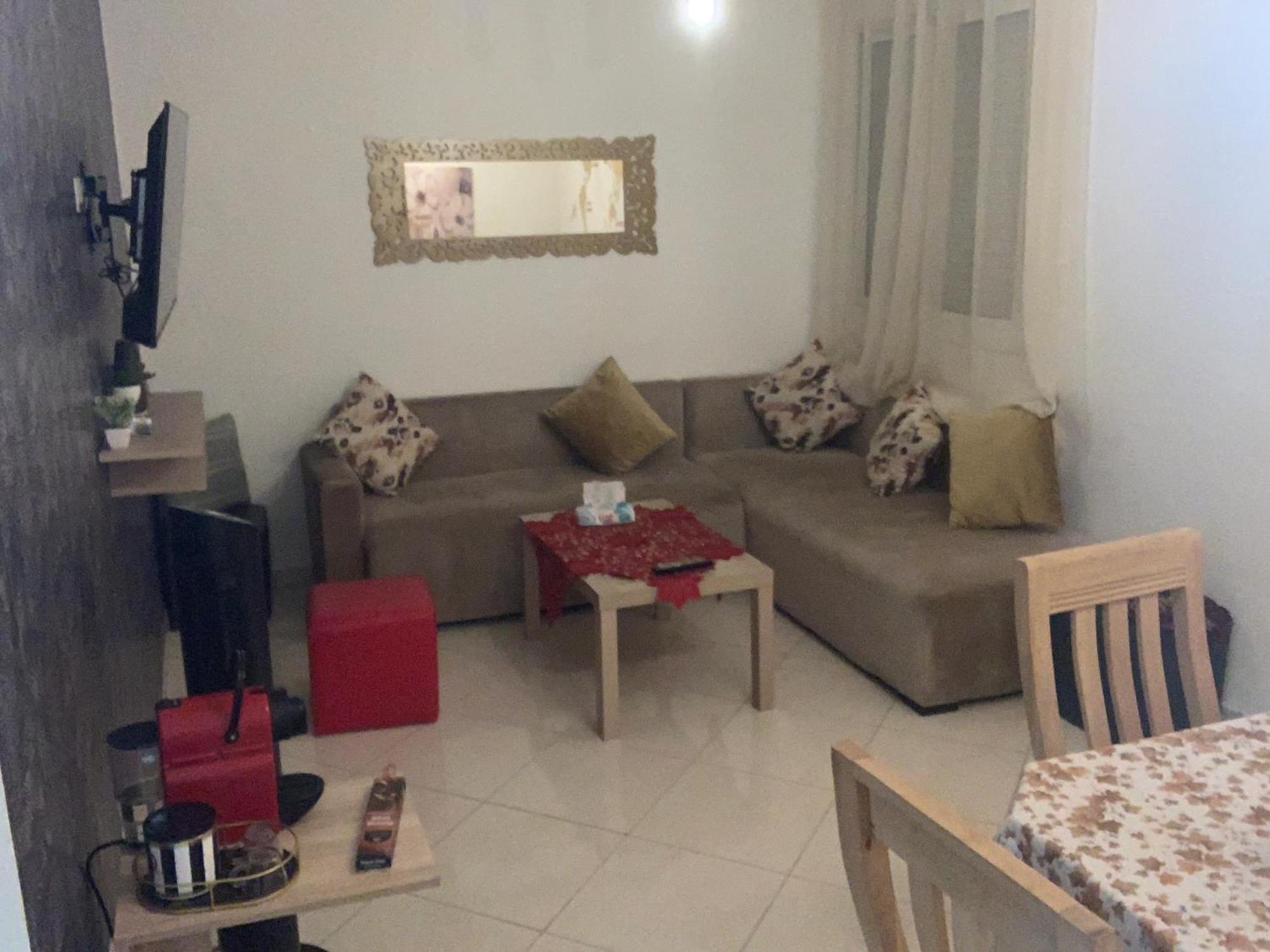 Apartment Beautiful Ground-floor With Portable Air Conditioning, Parking, And Free Wi-fi