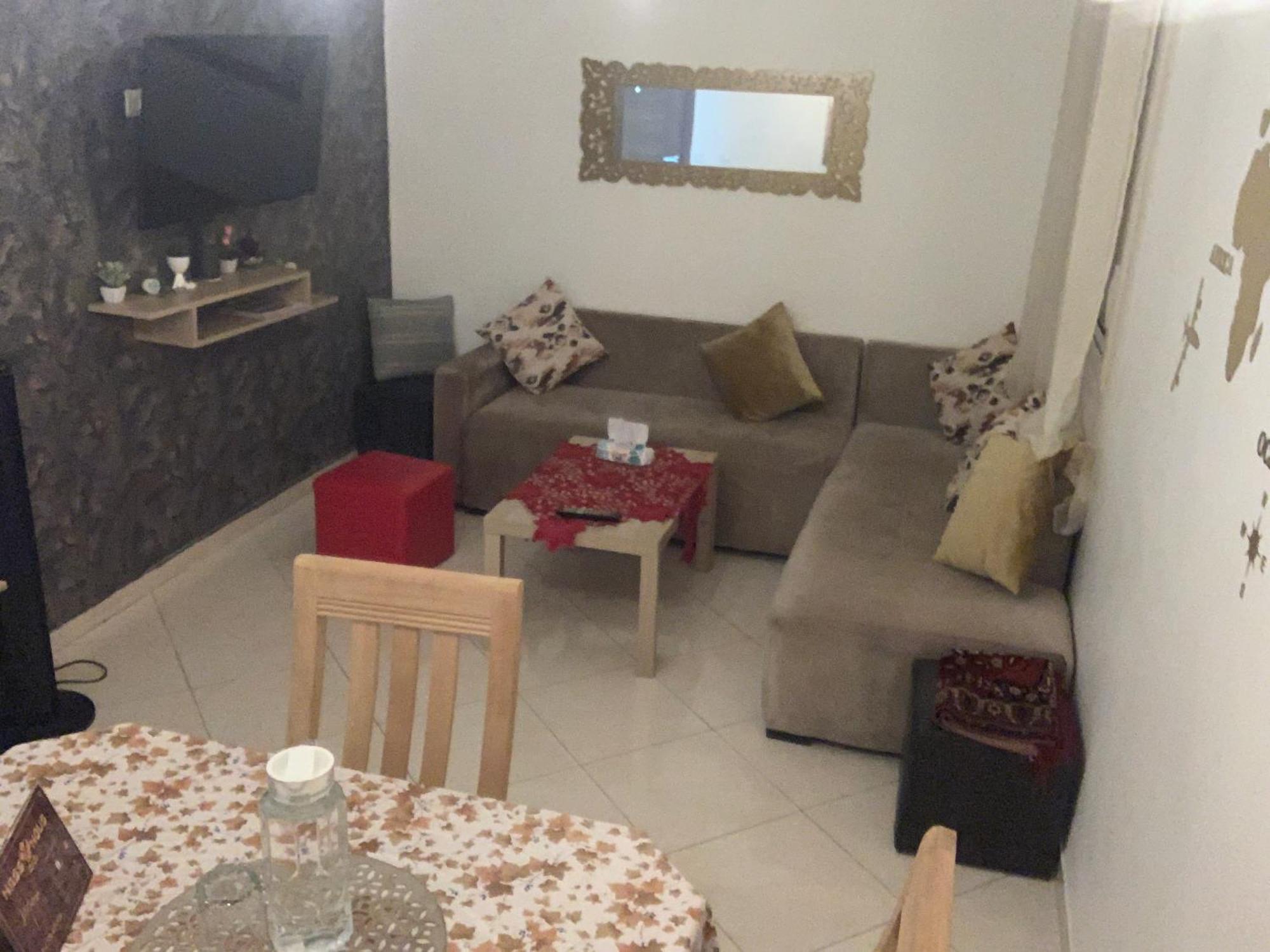Beautiful Ground-floor With Portable Air Conditioning, Parking, And Free Wi-fi Apartment *