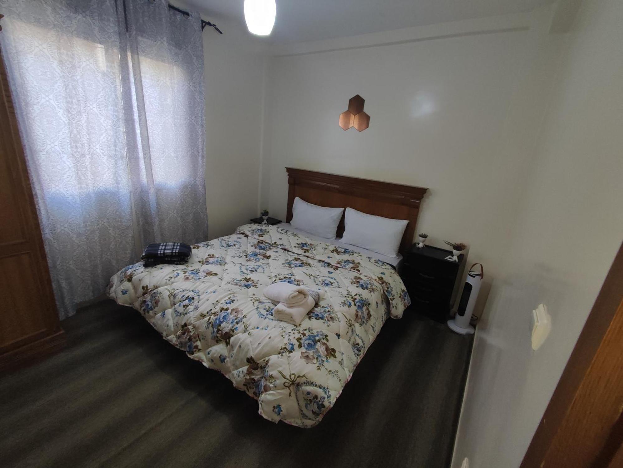 Apartment Beautiful Ground-floor With Portable Air Conditioning, Parking, And Free Wi-fi *