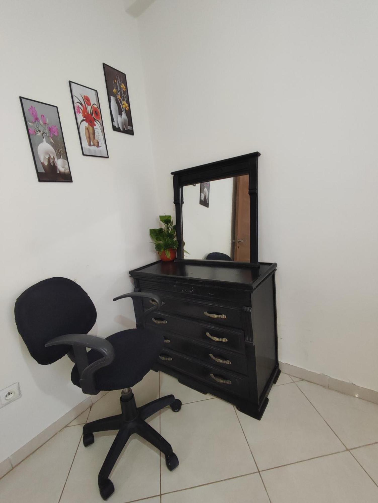 Beautiful Ground-floor With Portable Air Conditioning, Parking, And Free Wi-fi Apartment *