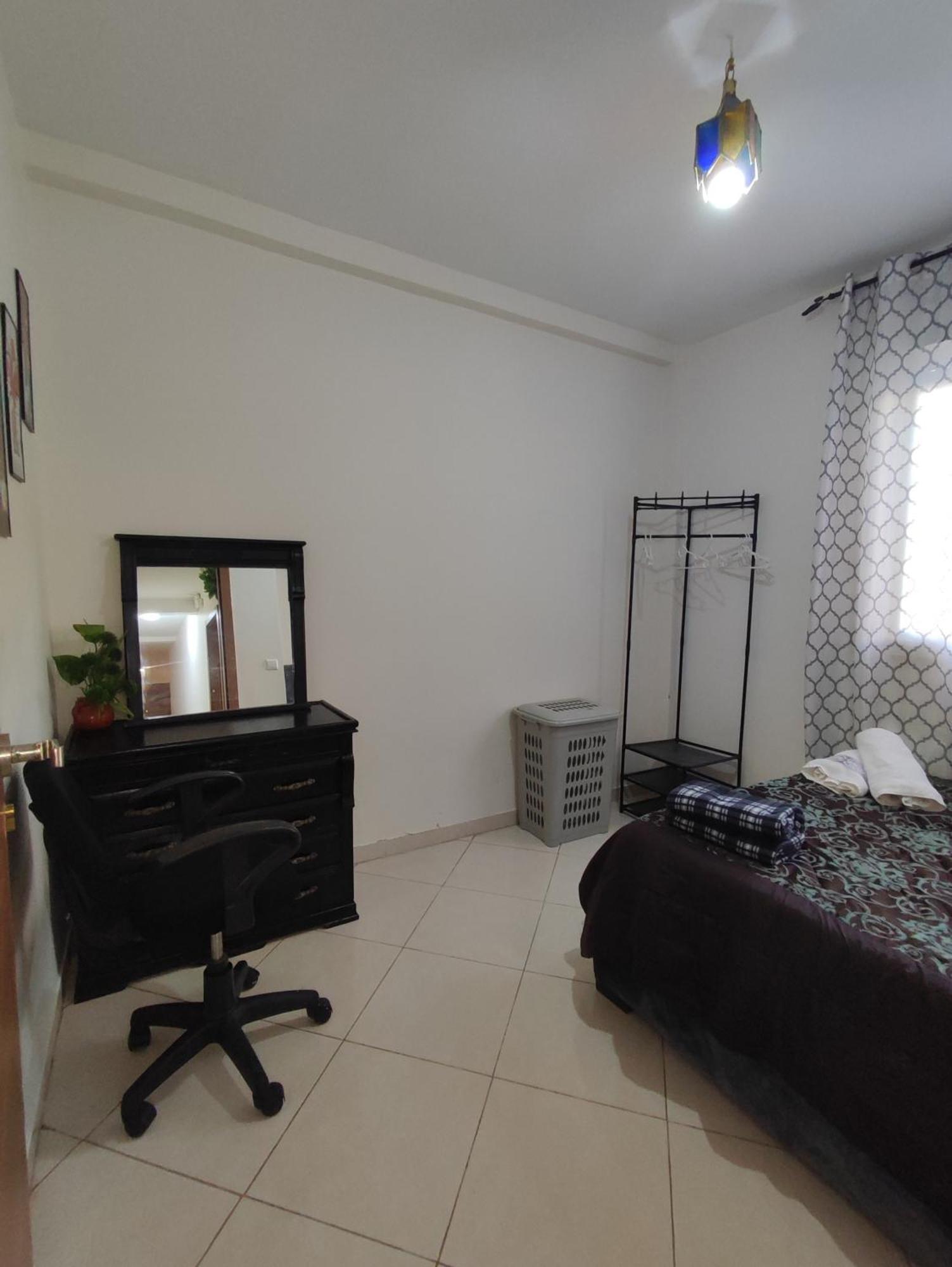 Apartment Beautiful Ground-floor With Portable Air Conditioning, Parking, And Free Wi-fi