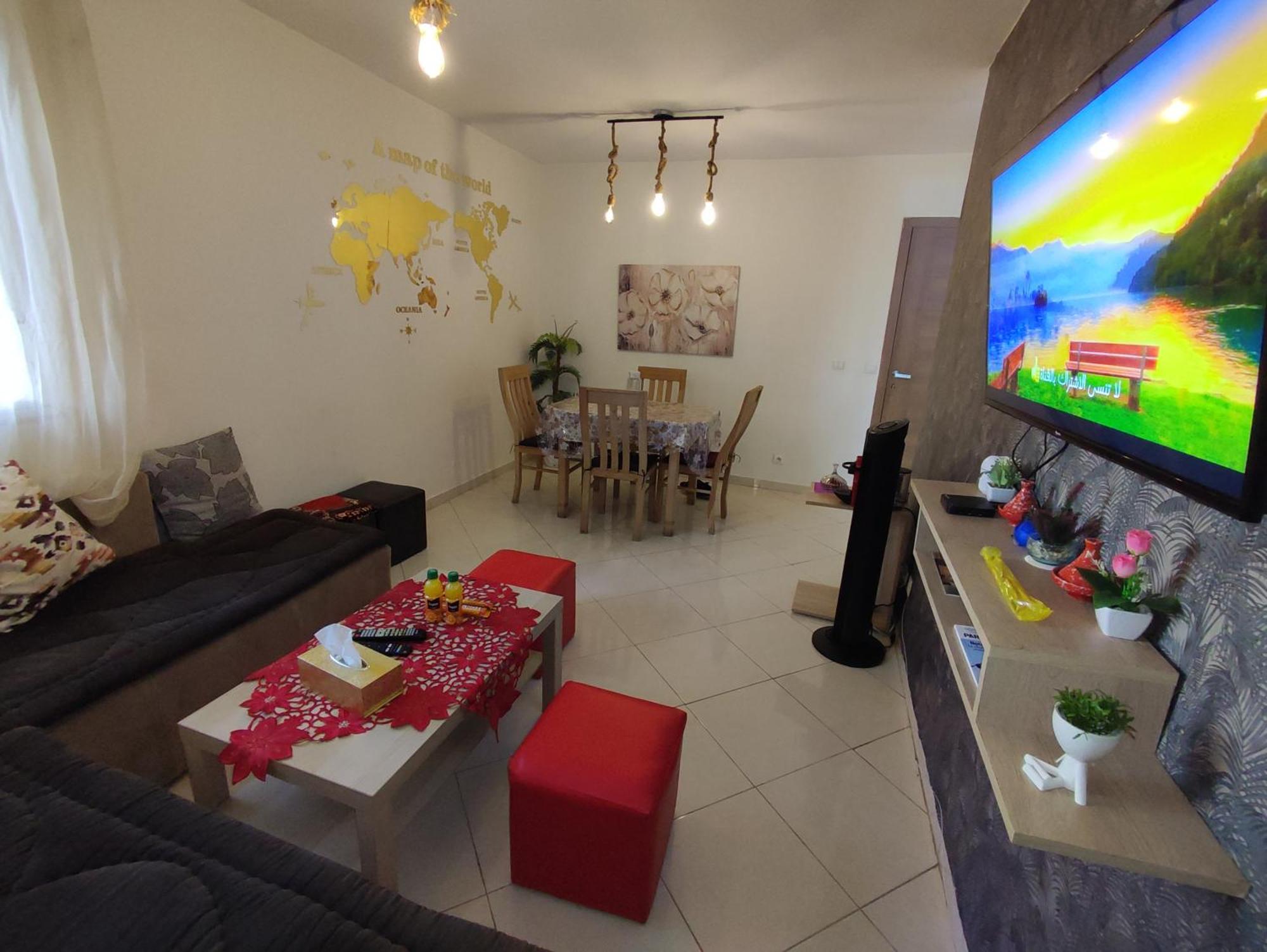 Beautiful Ground-floor With Portable Air Conditioning, Parking, And Free Wi-fi
