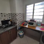 Beautiful Ground-Floor Apartment With Portable Air Conditioning, Parking, And Free Wi-Fi