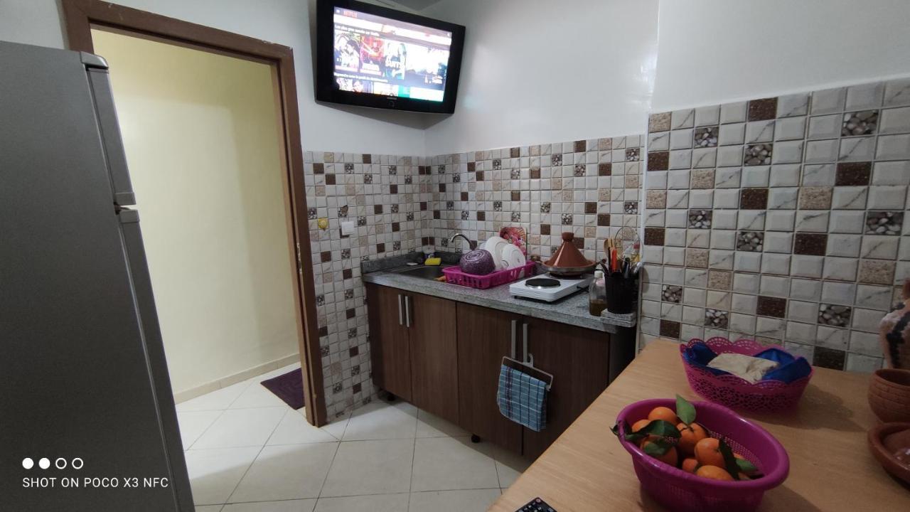Beautiful Ground-floor With Portable Air Conditioning, Parking, And Free Wi-fi *