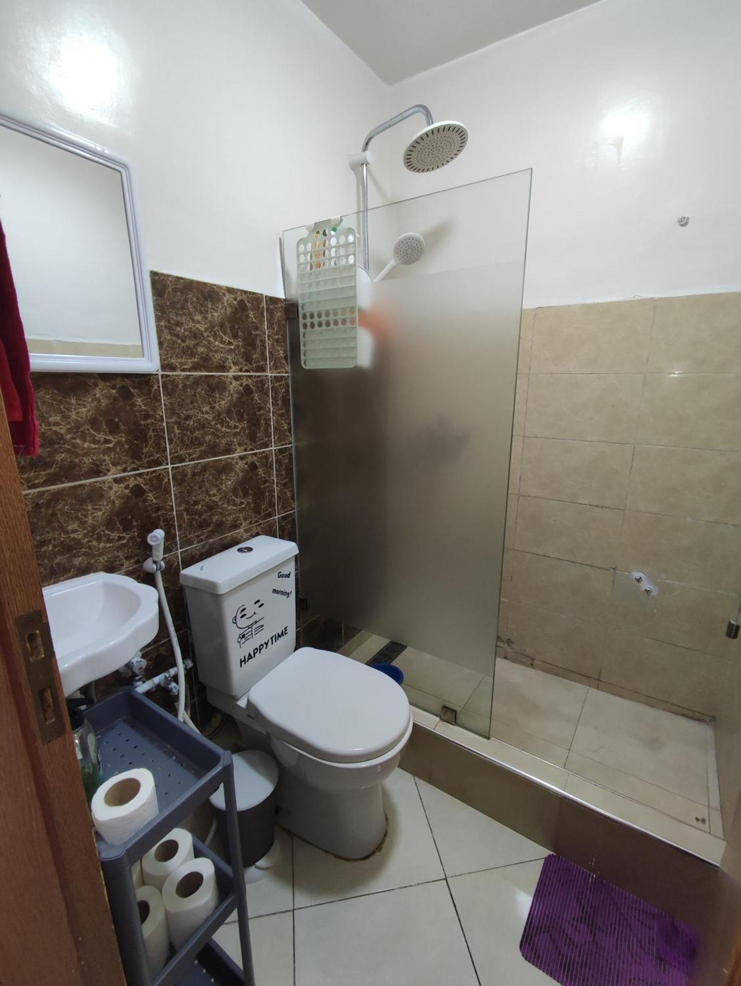 Beautiful Ground-floor With Portable Air Conditioning, Parking, And Free Wi-fi Apartment